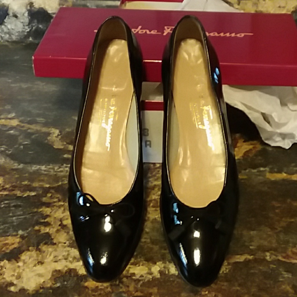 🎈Salvatore ferragamo black patent bow tie whips